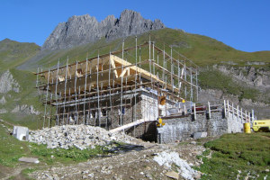 Capanna Corno Gries in fase di ampliamento (2007)