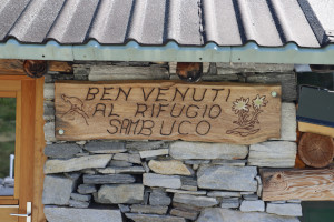 Targa sul Rifugio Sambuco