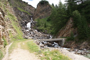Ruscello con ponte
