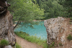 Sentiero a sud del Lago Ritom