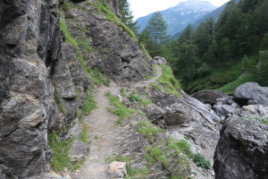 Sentiero che scende a San Carlo