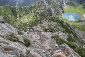 Sentiero che scende al Lago Bianco