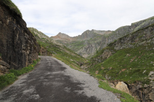 Strada che sale al Lago Bianco