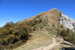 Sentiero che sale alla Cima della Trosa