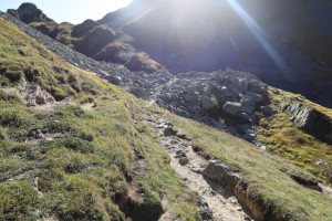Sentiero che sale al Passo della Greina Sentiero che sale al Passo della Greina