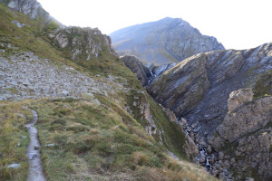 Sentiero che sale al Passo della Greina Sentiero che sale al Passo della Greina