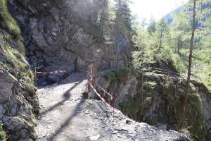 Sentiero verso Garzott Sentiero verso Garzott