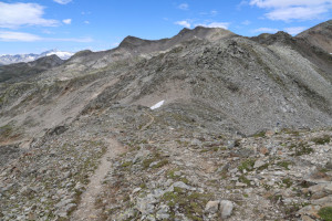 Sentiero che scende al Passo della Sella