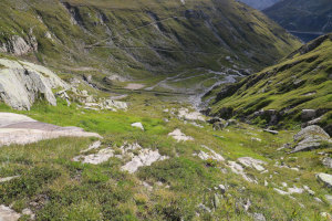 Via di discesa alla Cascina di Val Torta