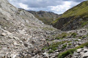 Via di discesa alla Cascina di Val Torta