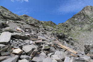 Sentiero che sale al Monte Zucchero