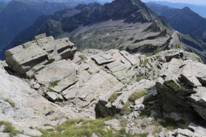 Sentiero che scende alla Bocchetta di Mügaia