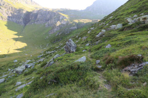 Sentiero che sale ai Laghetti di Taneda