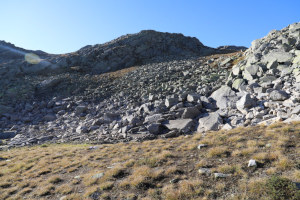 Sentiero che sale al Passo del Sasso Nero