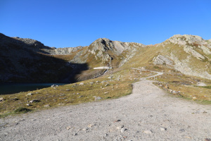 Strada che sale al Passo del Sasso Nero