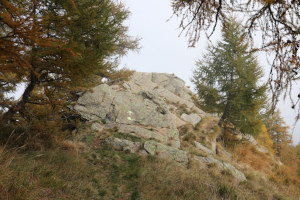 Sentiero che sale al Pizzo di Corgella (guardando indietro)