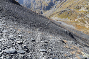 Traccia che scende dal Pizzo Cor&oacute;i