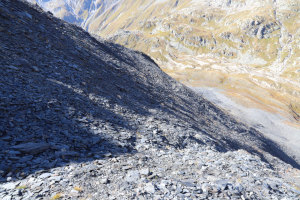 Traccia che scende dal Pizzo Cor&oacute;i