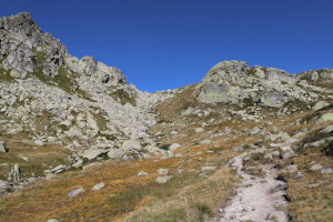 Sentiero che sale al Lago d'Orsino