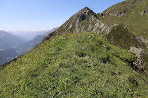 Cima del Pizzo di Nara (in primo piano)