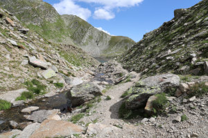 Sentiero che scende al Lago Piccolo di Chièra